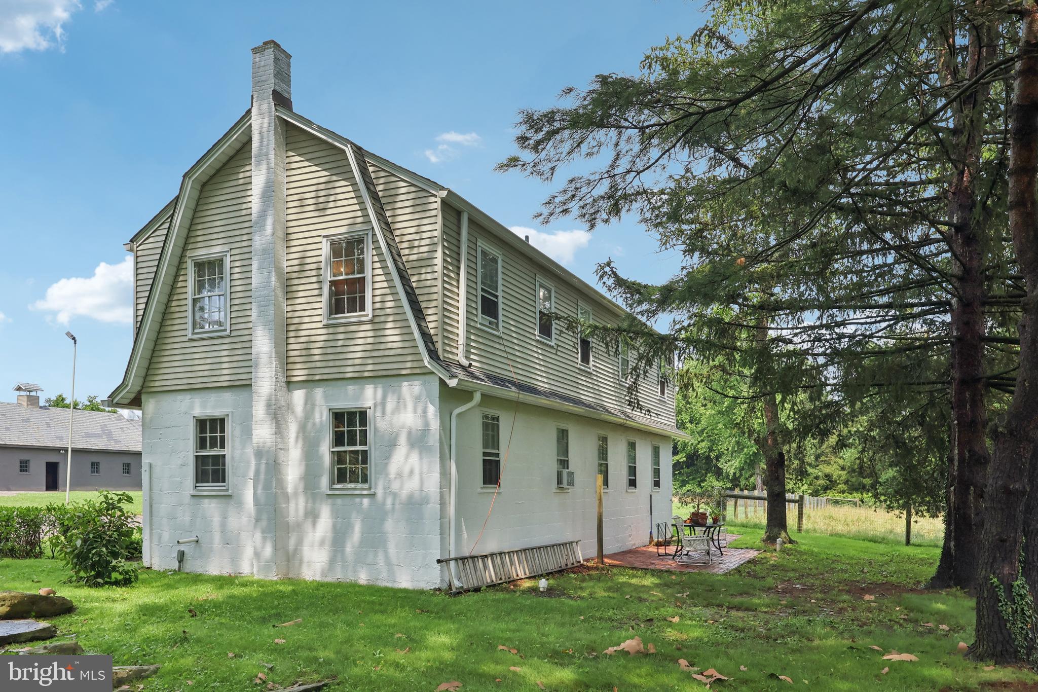 PEBBLE HILL - Residential