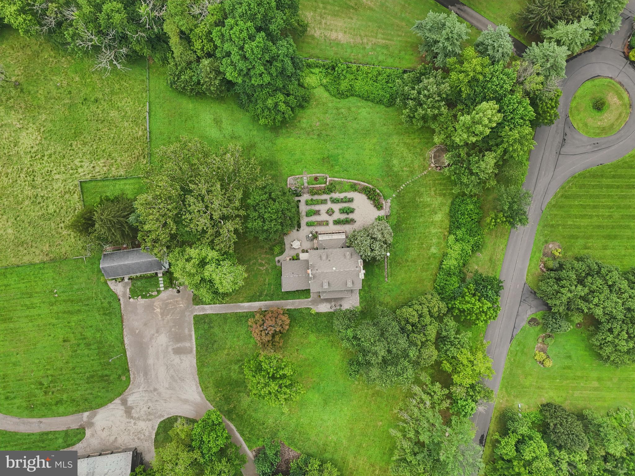 PEBBLE HILL - Residential