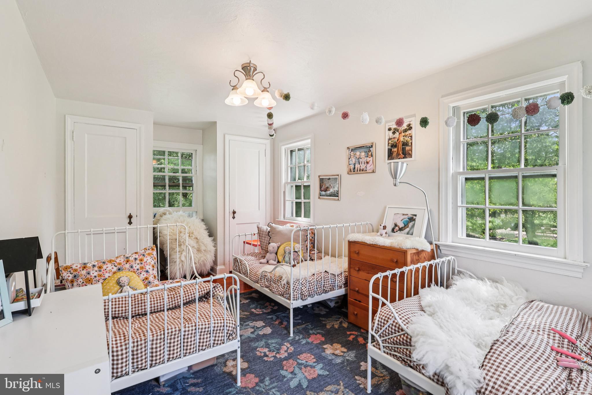 PEBBLE HILL - Residential