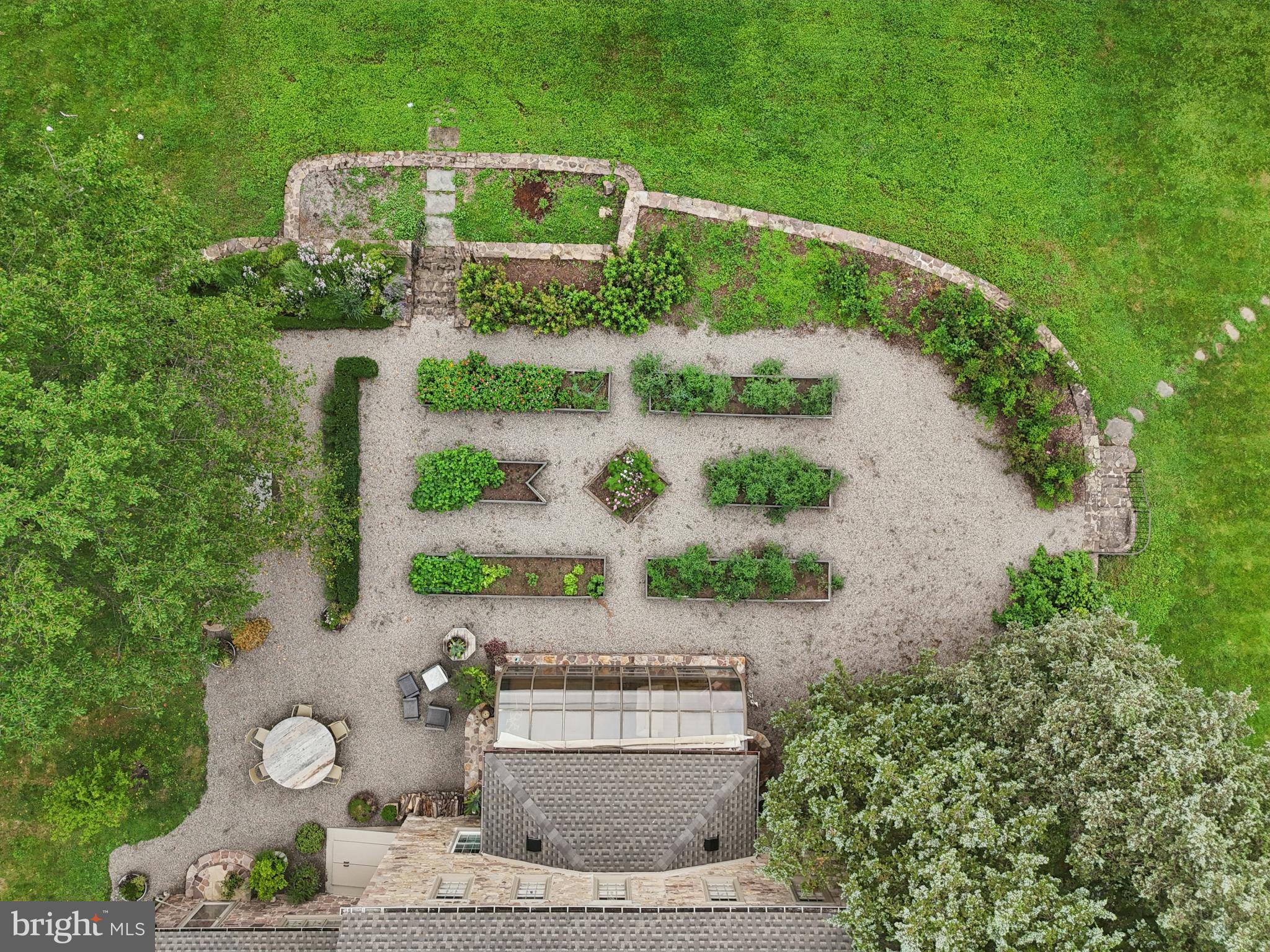 PEBBLE HILL - Residential