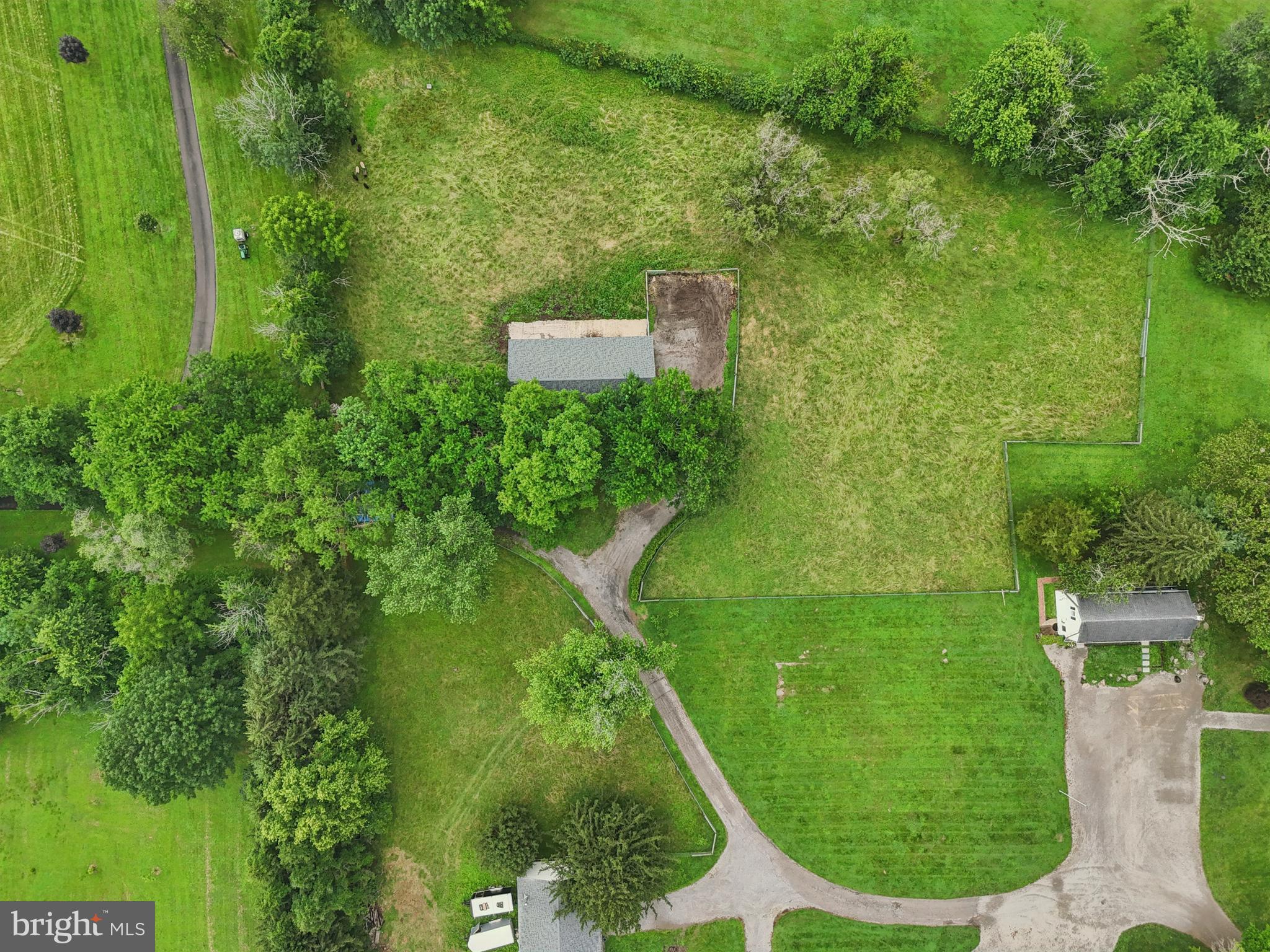 PEBBLE HILL - Residential