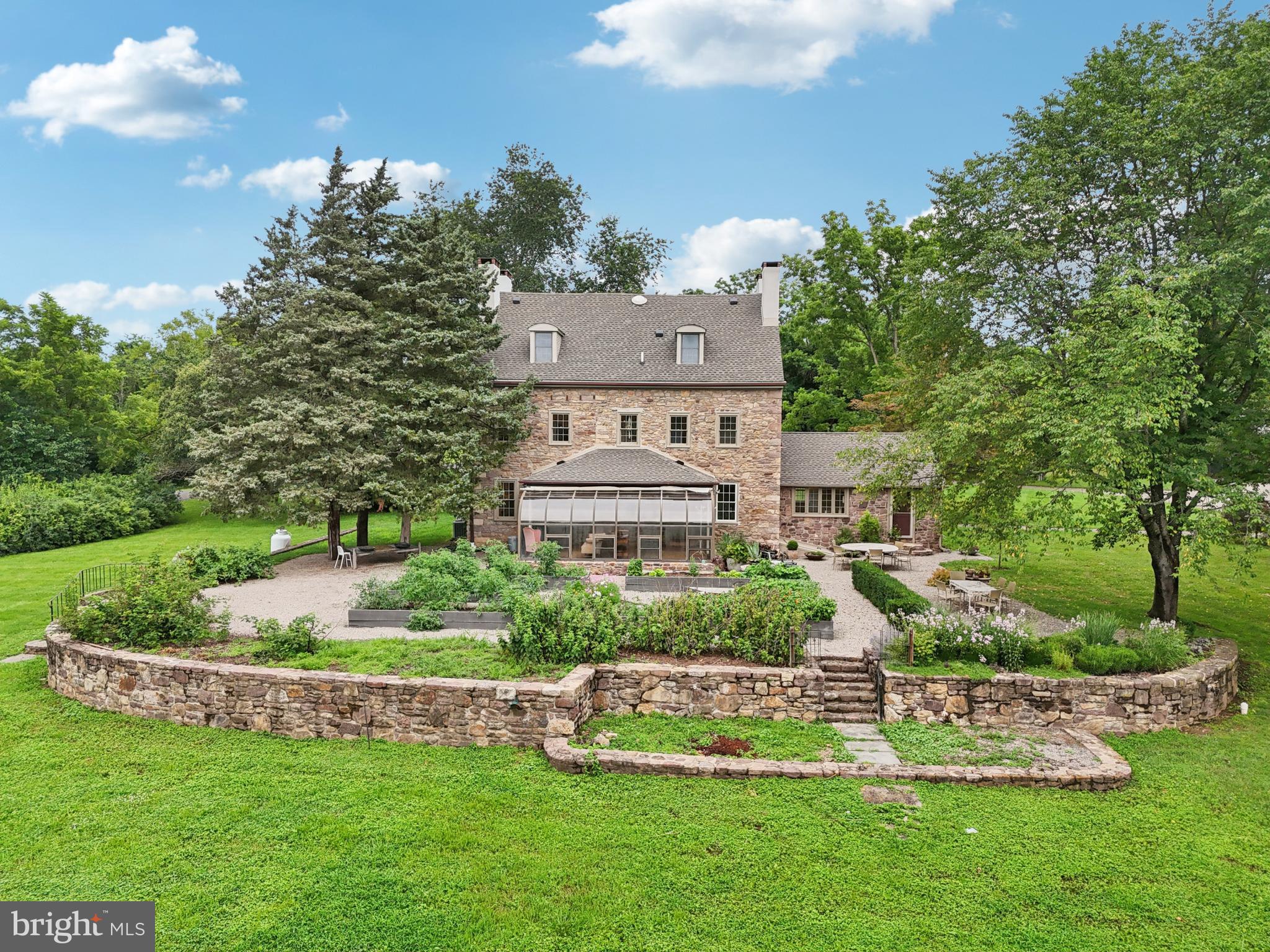 PEBBLE HILL - Residential