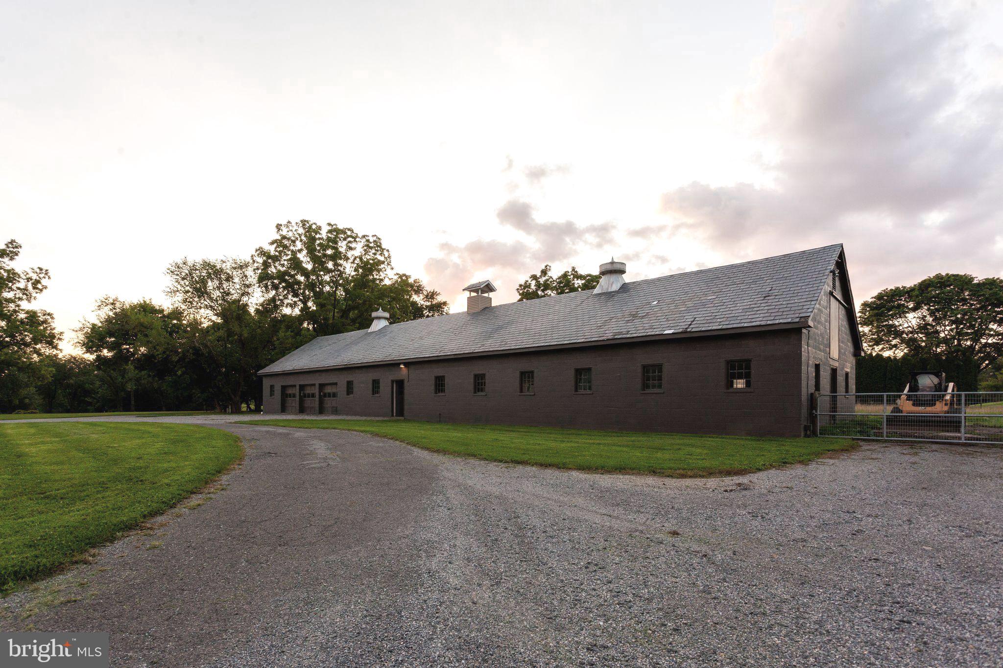 PEBBLE HILL - Residential