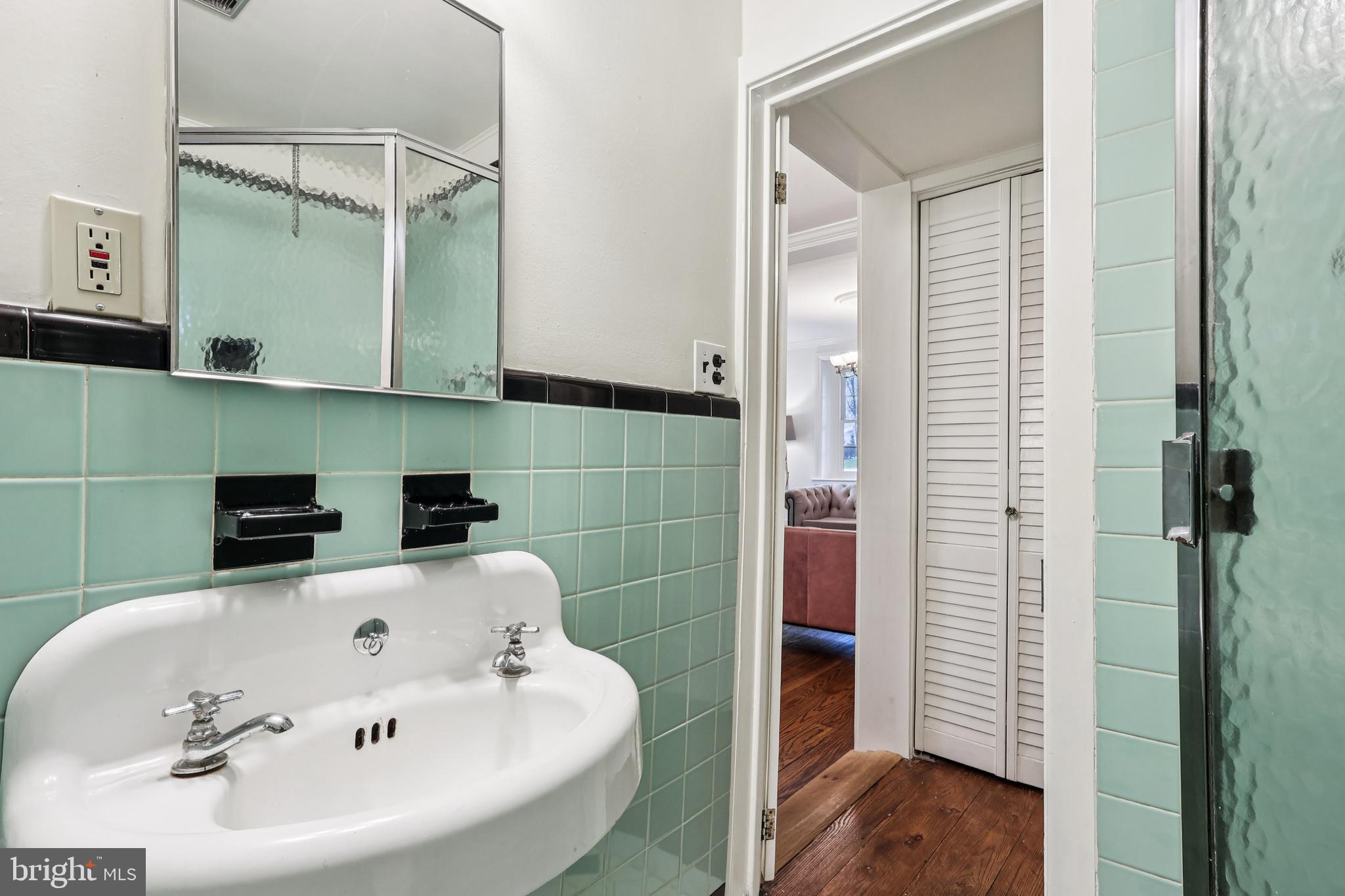 PEBBLE HILL - Residential