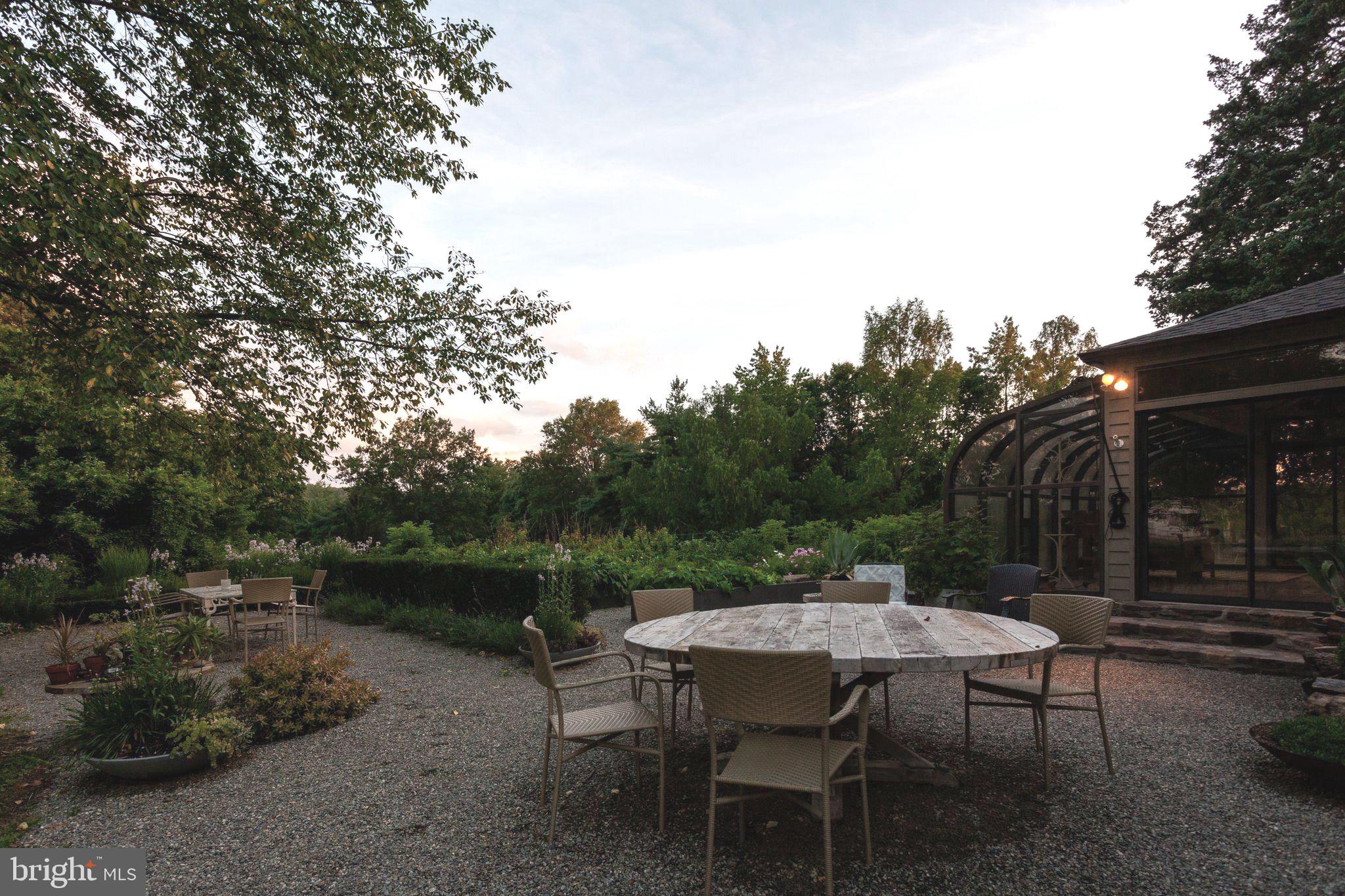 PEBBLE HILL - Residential