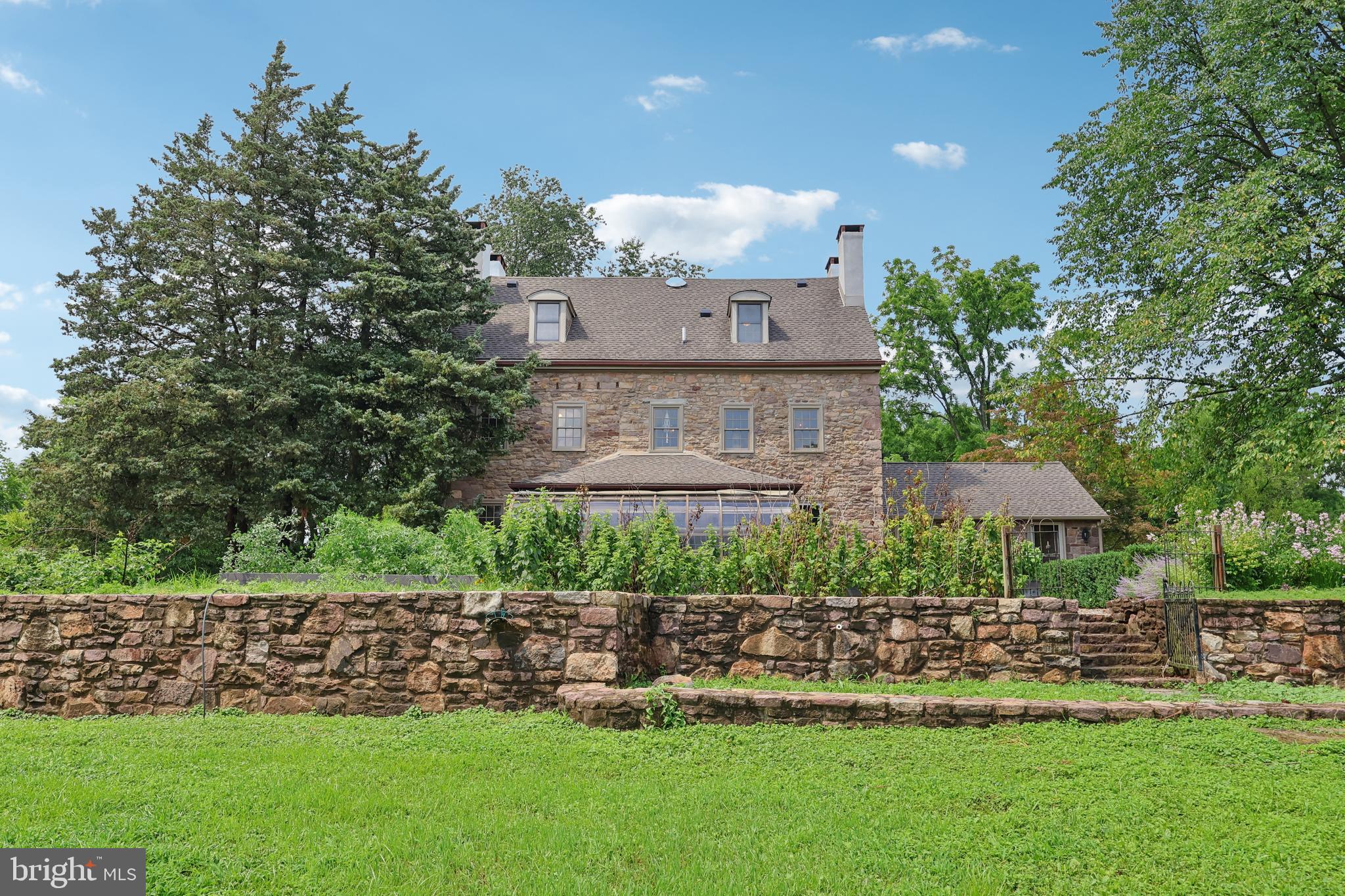 PEBBLE HILL - Residential