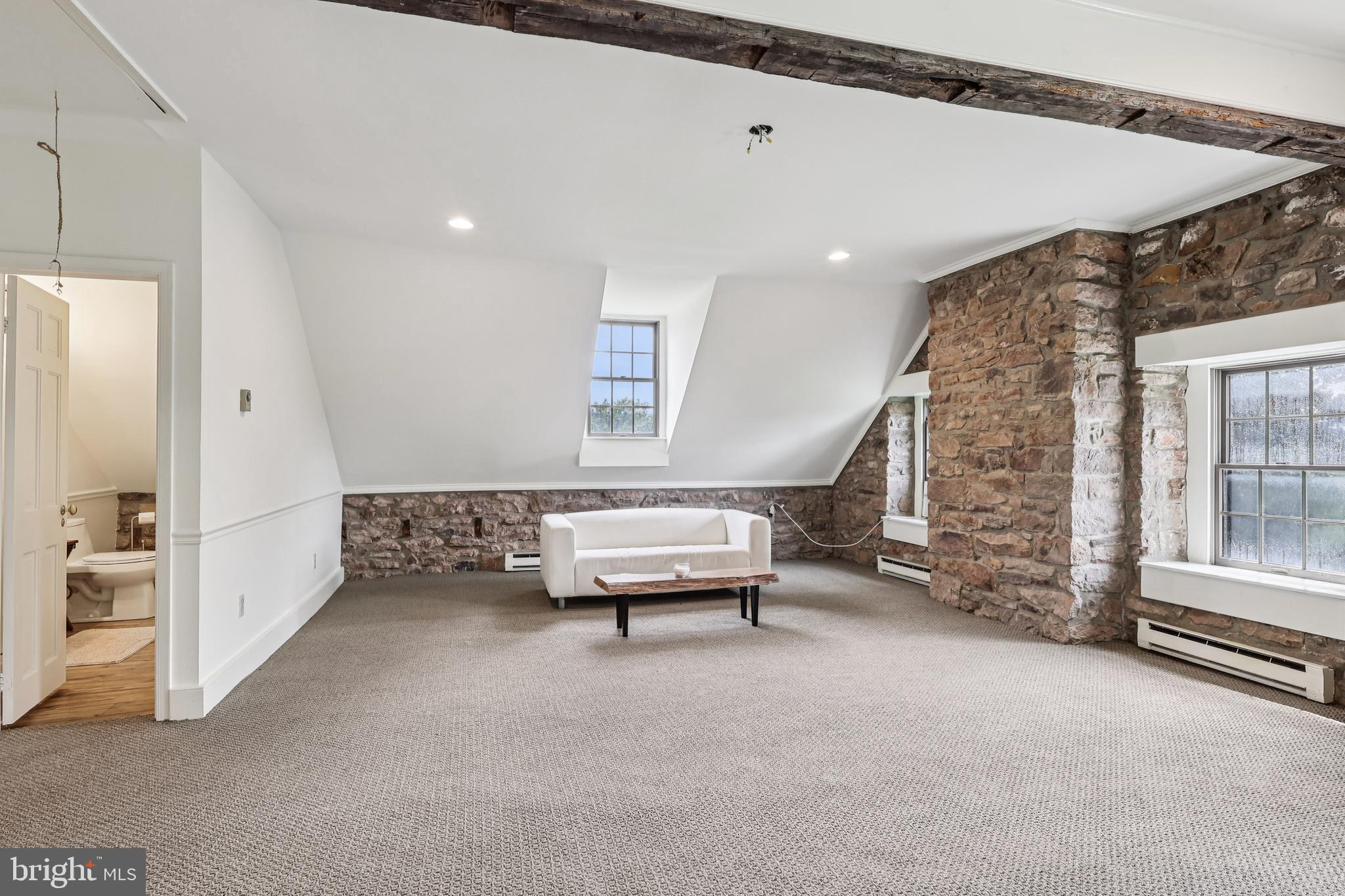 PEBBLE HILL - Residential