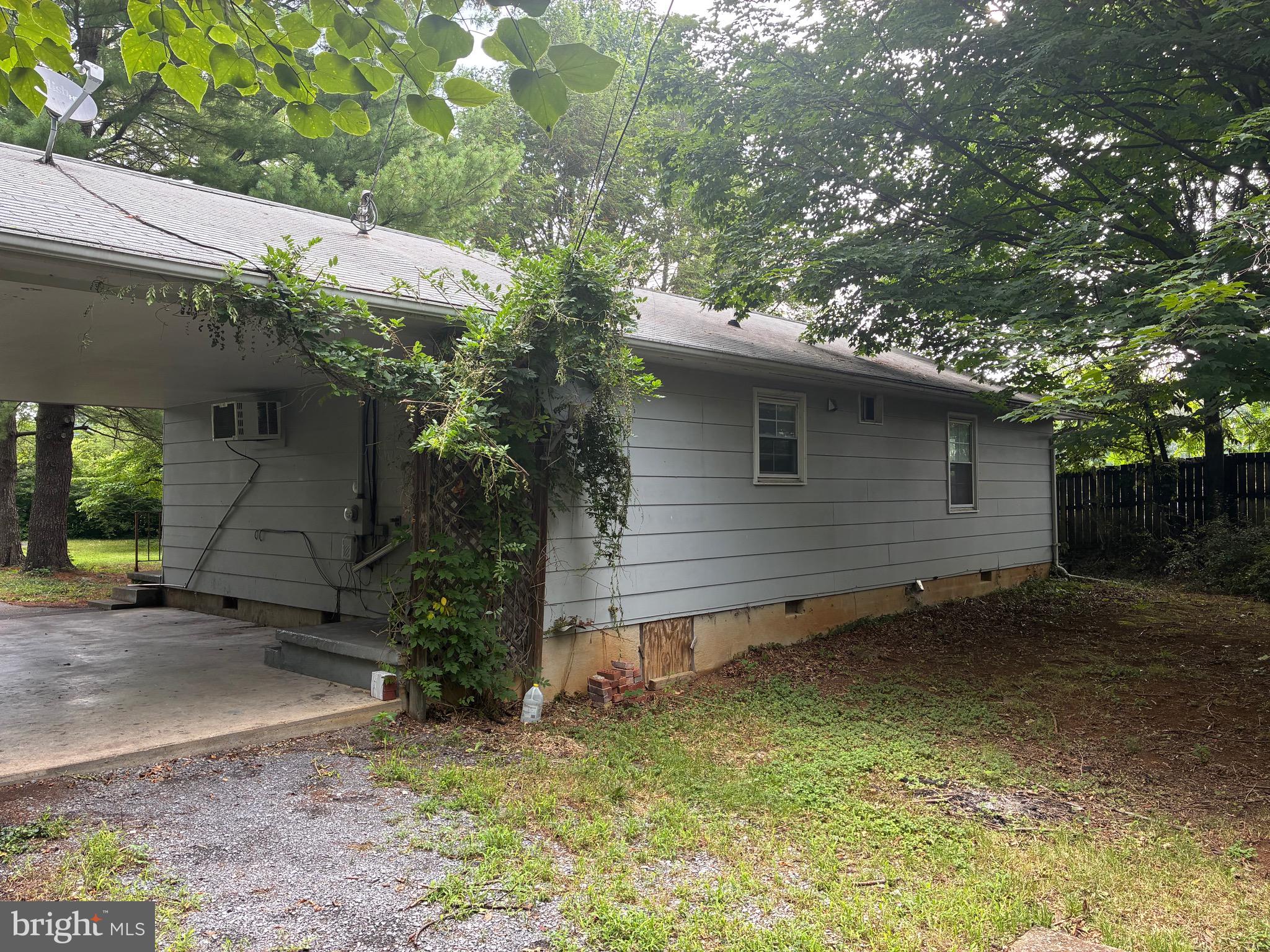 7628 MARTINSBURG PIKE