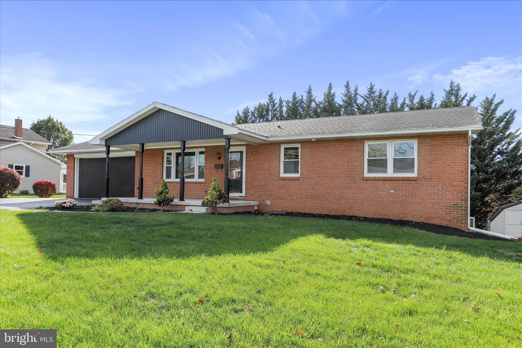 Photo of 140 Williamson Avenue Avenue, GREENCASTLE, PA 17225 (MLS # PAFL2030952)