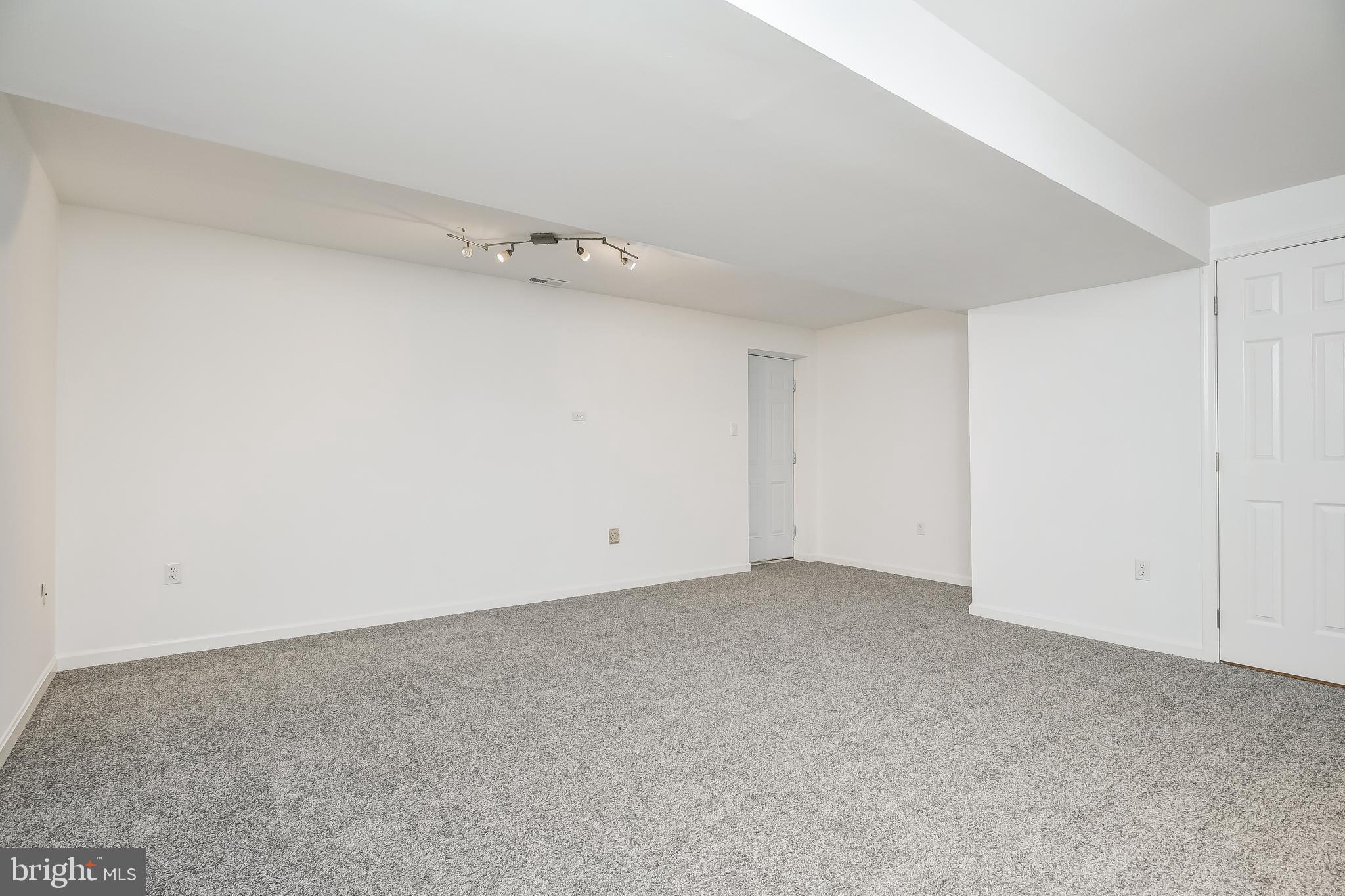 ROBIN MEADOWS - Residential