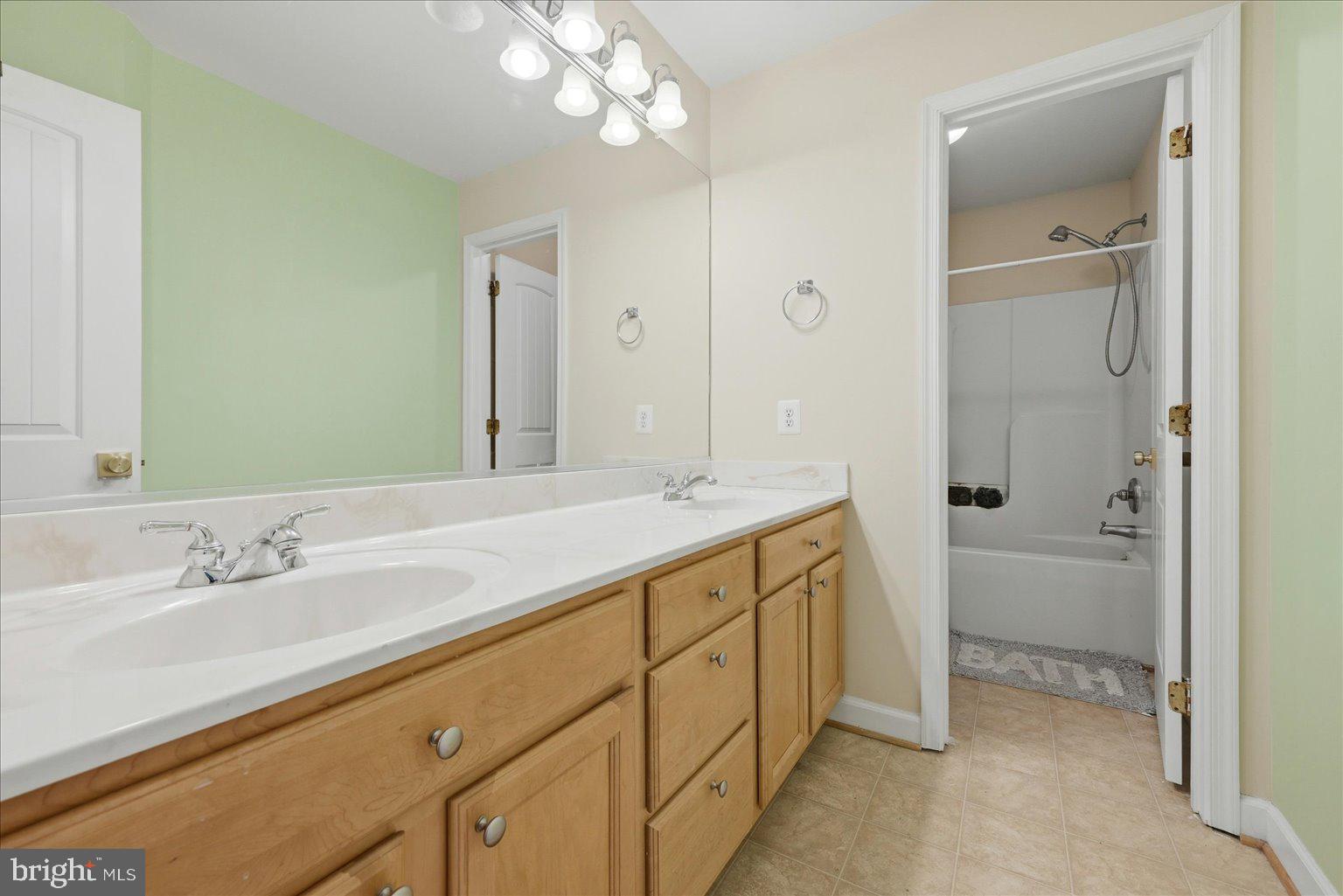 PRESIDENTIAL LAKES - Residential