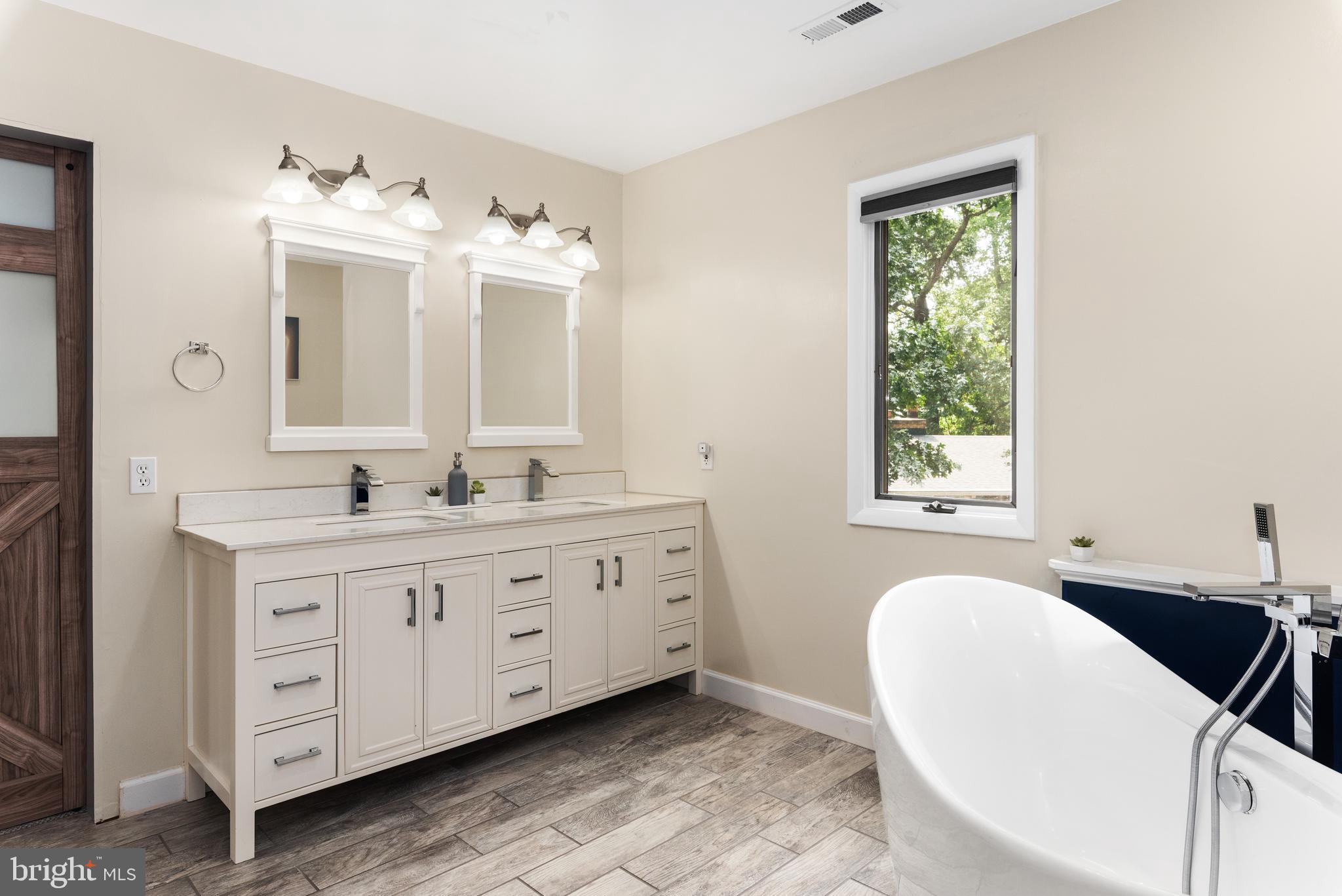 HILLSMERE SHORES - Residential