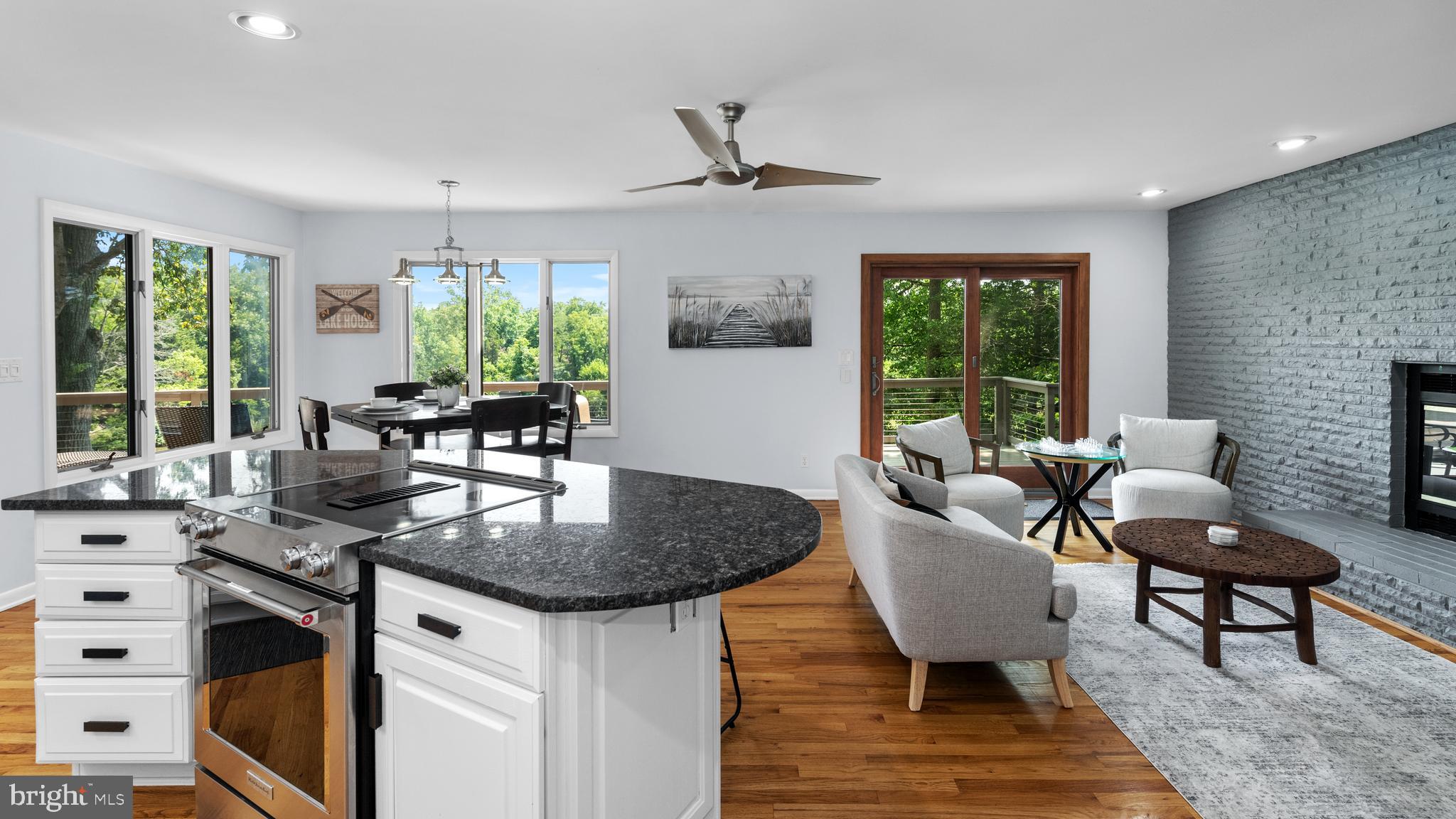 HILLSMERE SHORES - Residential