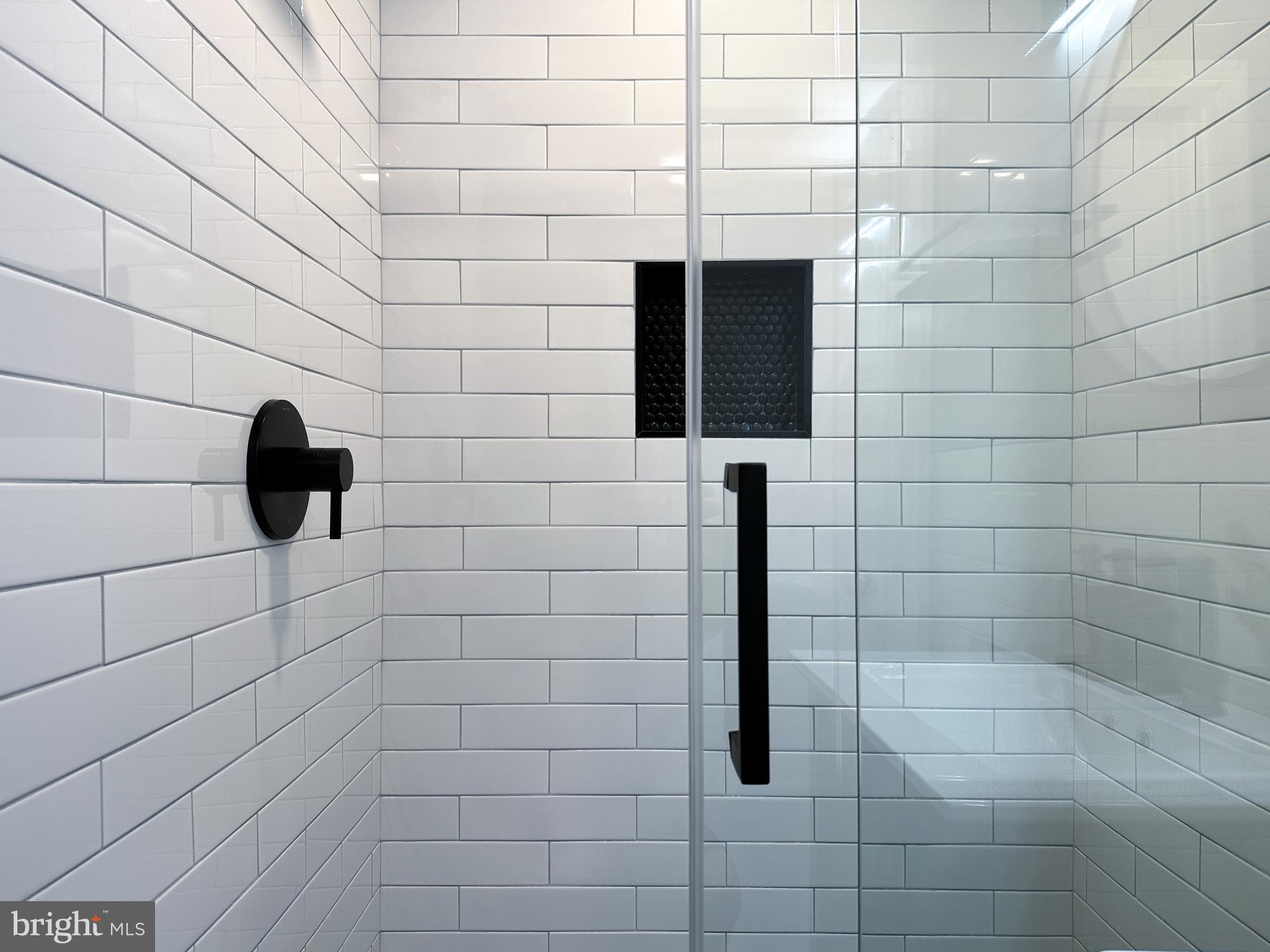 HILLSMERE SHORES - Residential