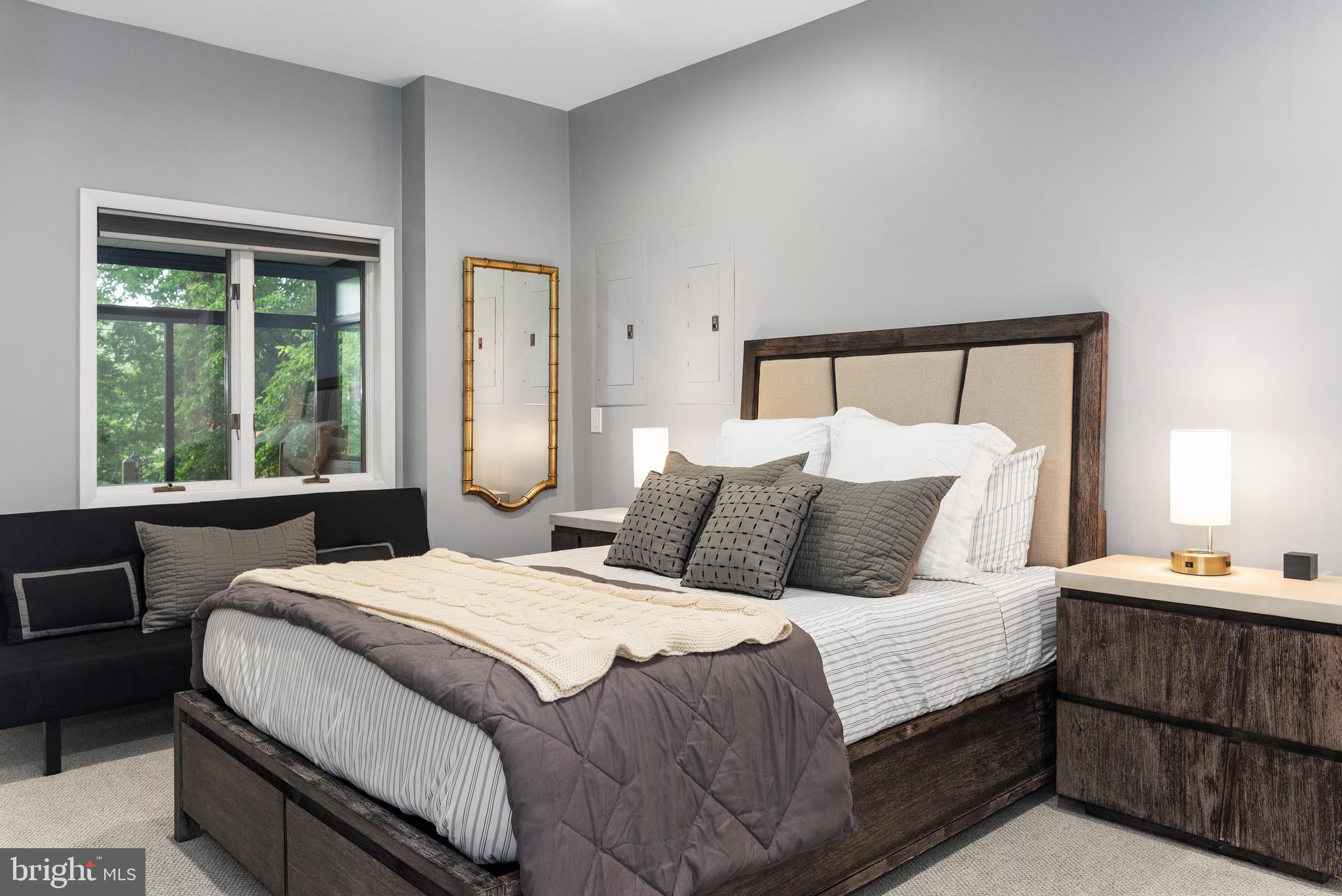 HILLSMERE SHORES - Residential