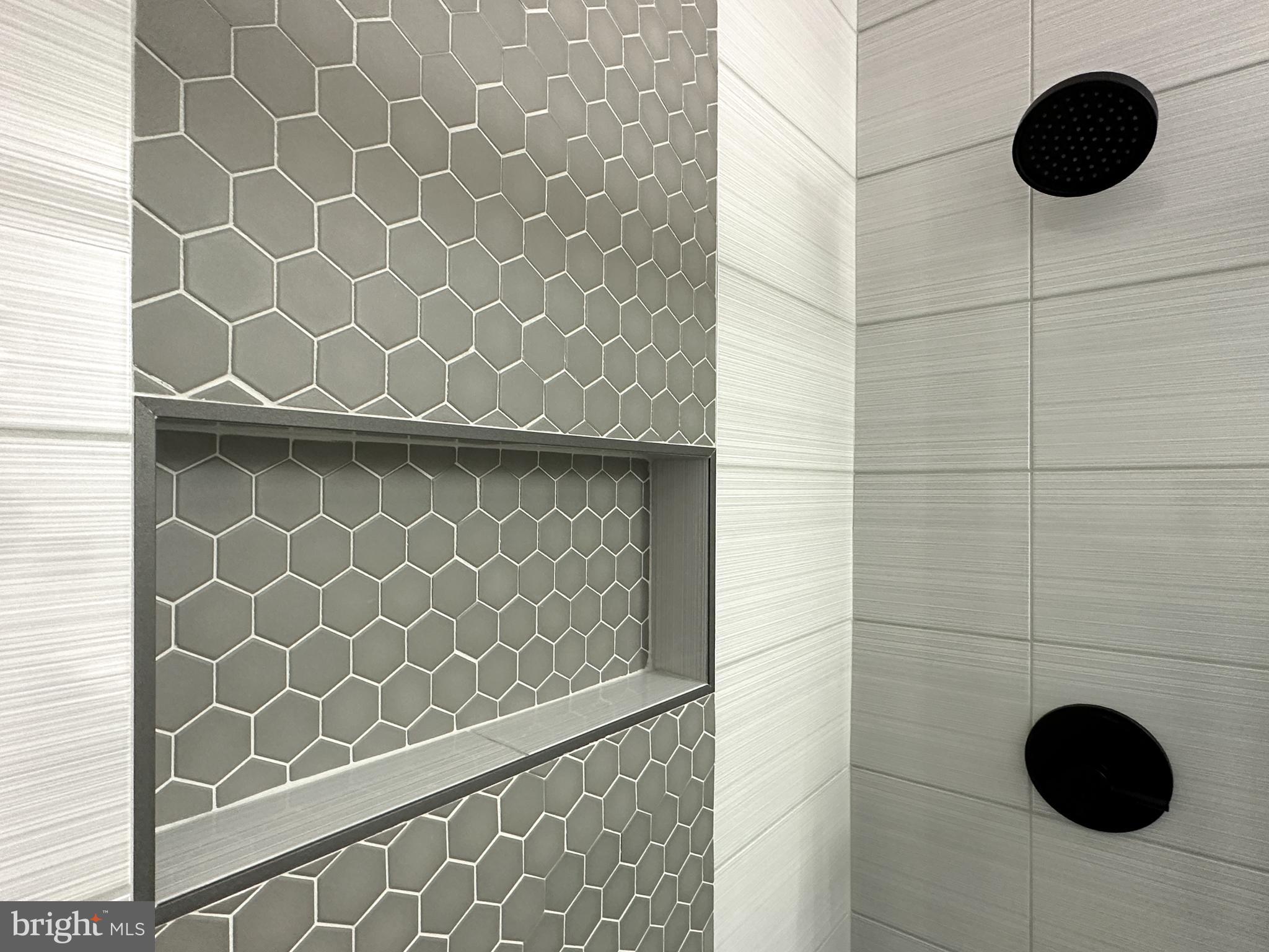 HILLSMERE SHORES - Residential