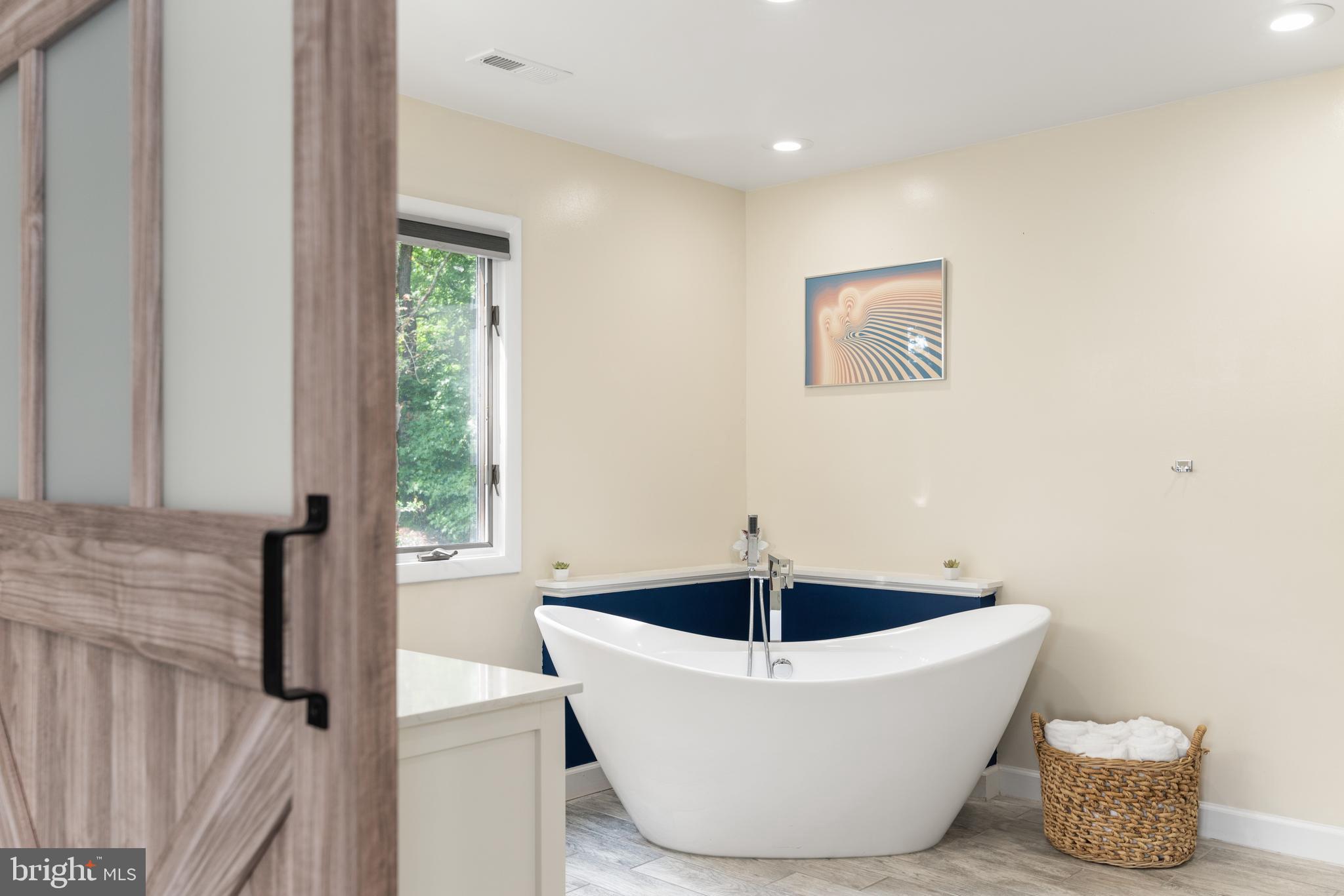 HILLSMERE SHORES - Residential