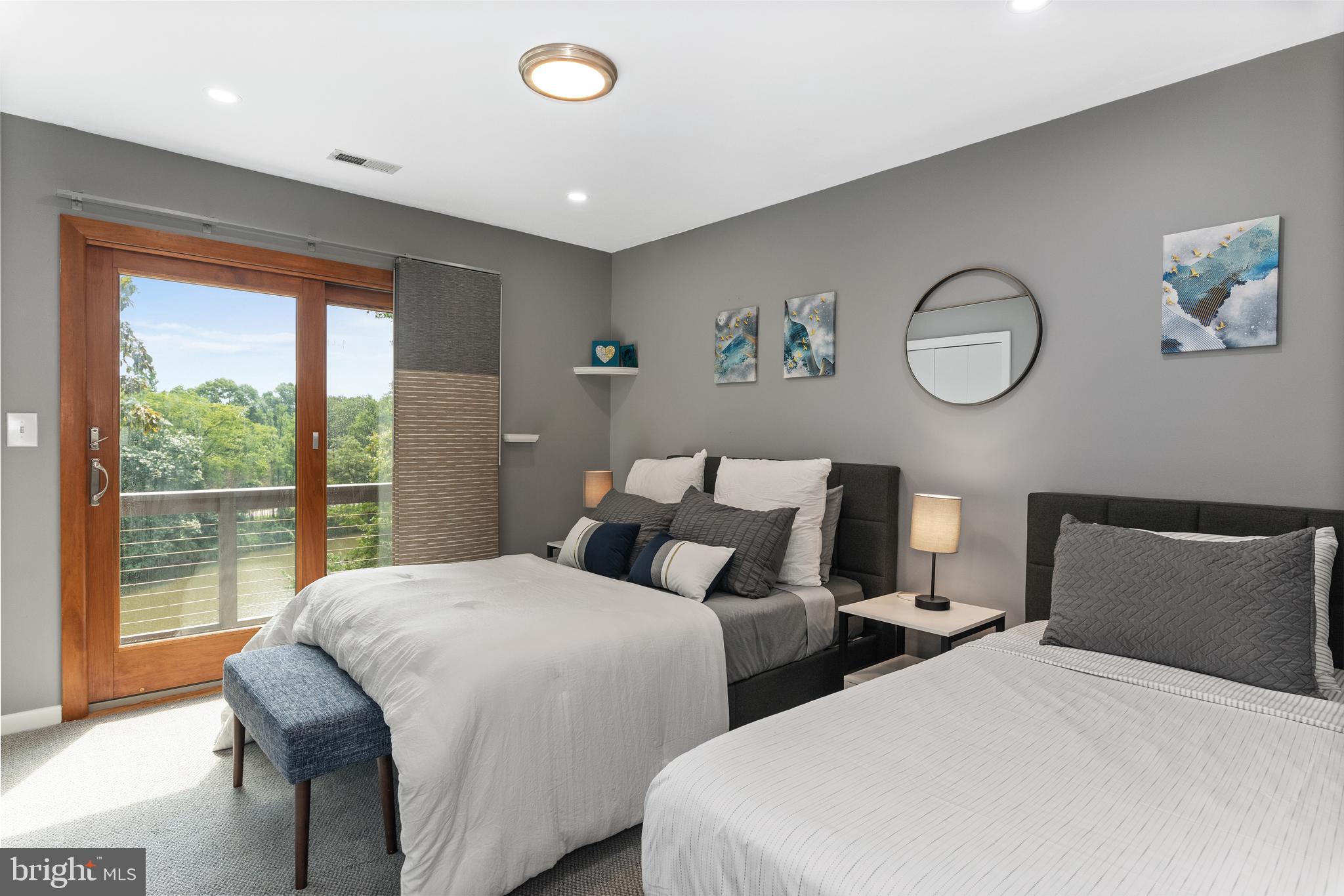 HILLSMERE SHORES - Residential