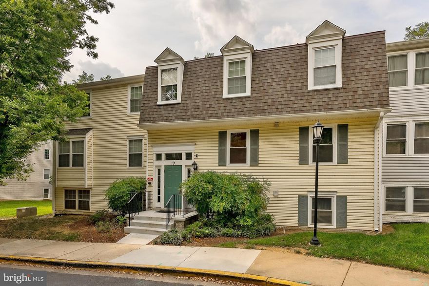 Welcome to your open and spacious 1,100 square foot 2 bedroom 2 bathroom condo located in Germantown, Maryland.

The living room is very spacious and gets plenty of natural light from the sliding glass door the goes out to its balcony, and for those colder nights there is a beautiful fire place. The home also features a separate dining room as well as eat in space in the kitchen. The kitchen has been completely updated featuring stainless appliances, contemporary cabinets, as well as a ceramic tile floor. There is brand new carpet in the entire condo as well. The master bedroom has an attached bathroom with dual vanities and tons of closet space. The best part is that there is a washer and dryer inside of the unit!


Lease Terms:
Min 12 month lease
Pets considered on a case by case basis
1 month's rent as security deposit
No smoking is permitted inside of the unit
Tenant is responsible for electric