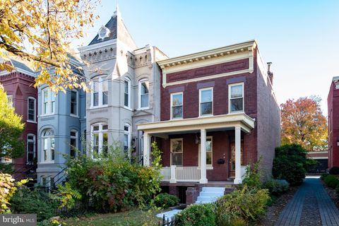 Photo of 649 South Carolina Avenue SE, WASHINGTON, DC 20003 (MLS # DCDC2241890)