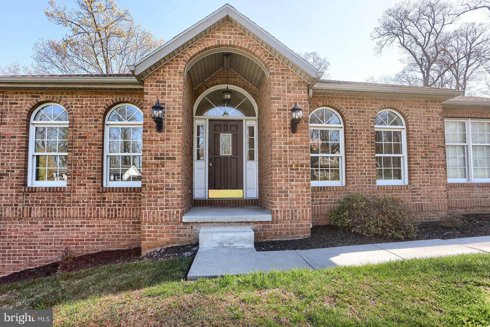68 KNOLLWOOD LANE