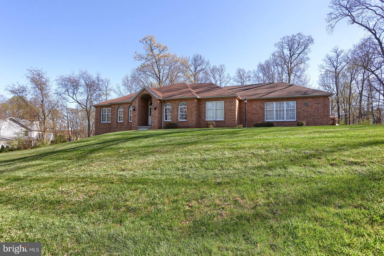 68 KNOLLWOOD LANE