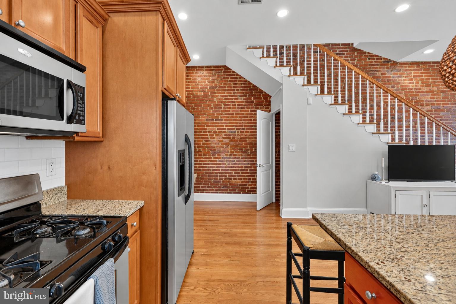 251 8TH STREET NE