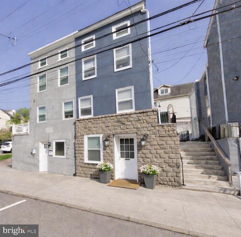 125 MAPLE STREET CONSHOHOCKEN PA 19428