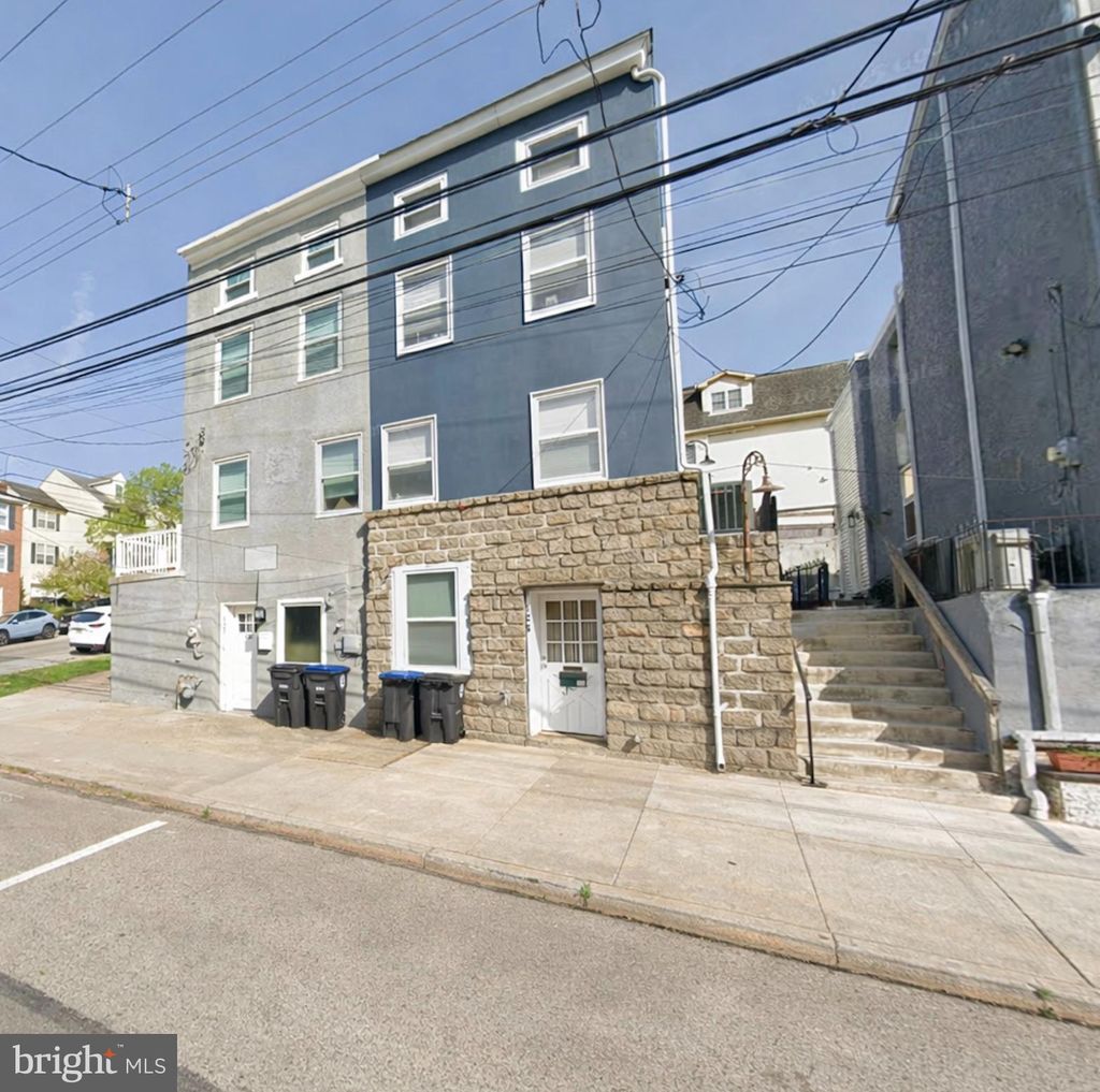 Photo of 125 Maple Street, CONSHOHOCKEN, PA 19428 (MLS # PAMC2165942)