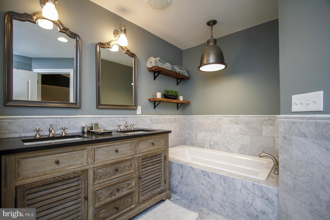 VINEYARDS OF ANNAPOLIS - Residential