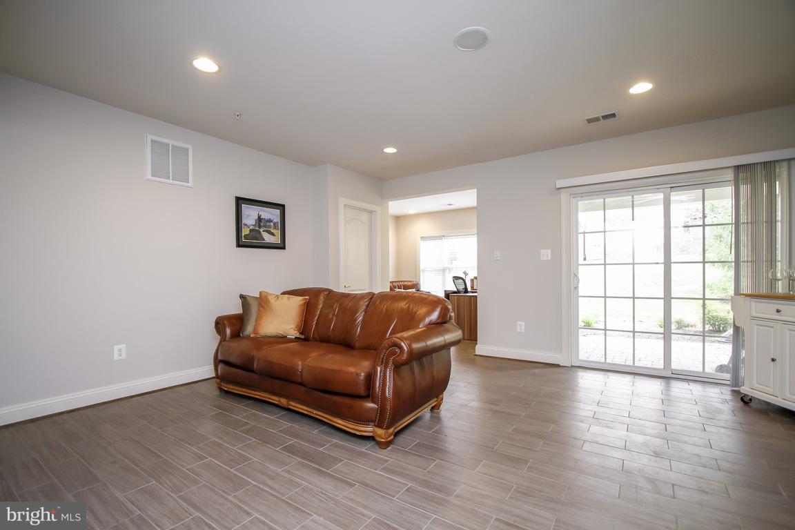 VINEYARDS OF ANNAPOLIS - Residential