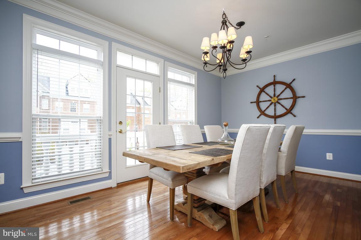 VINEYARDS OF ANNAPOLIS - Residential