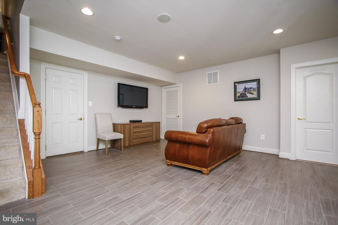 VINEYARDS OF ANNAPOLIS - Residential