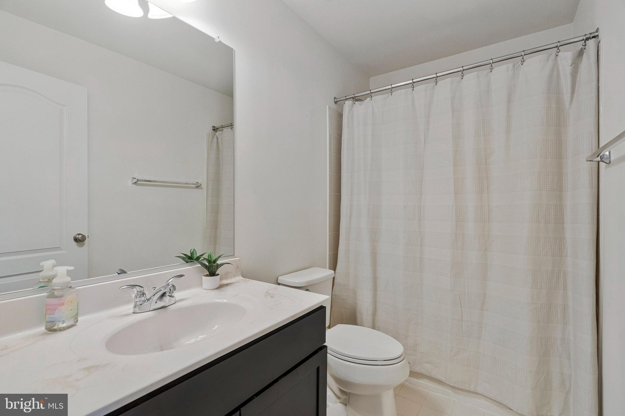 LOUDOUN VALLEY ESTATES 2 - Residential Lease