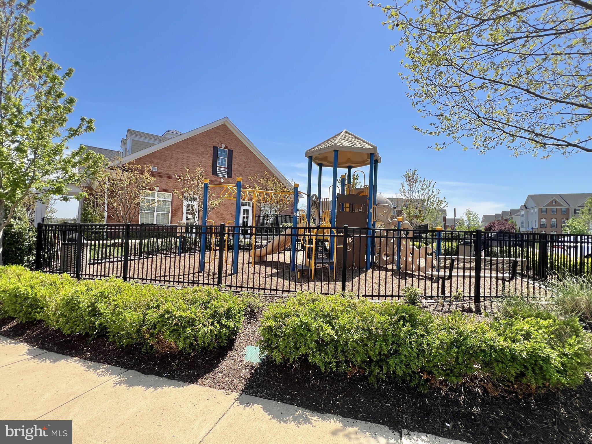 LOUDOUN VALLEY ESTATES 2 - Residential Lease