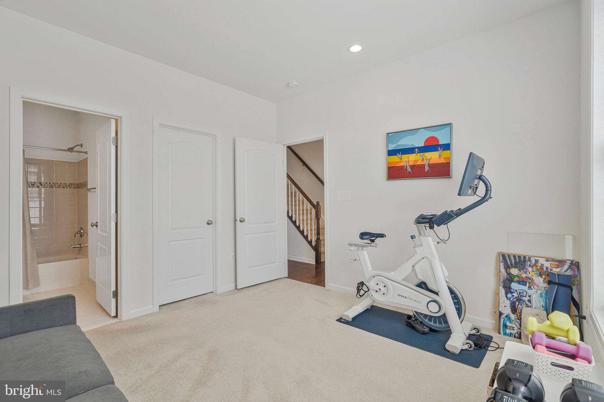 LOUDOUN VALLEY ESTATES 2 - Residential Lease