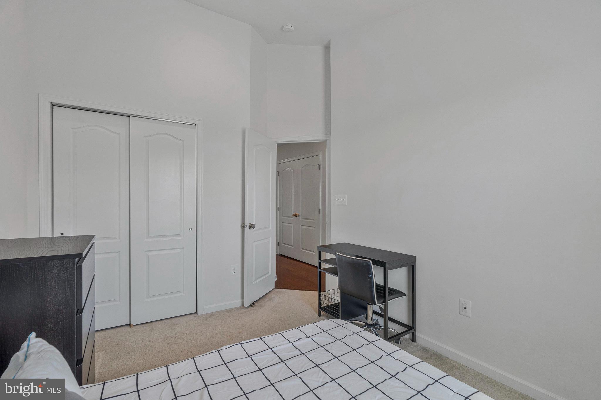 LOUDOUN VALLEY ESTATES 2 - Residential Lease