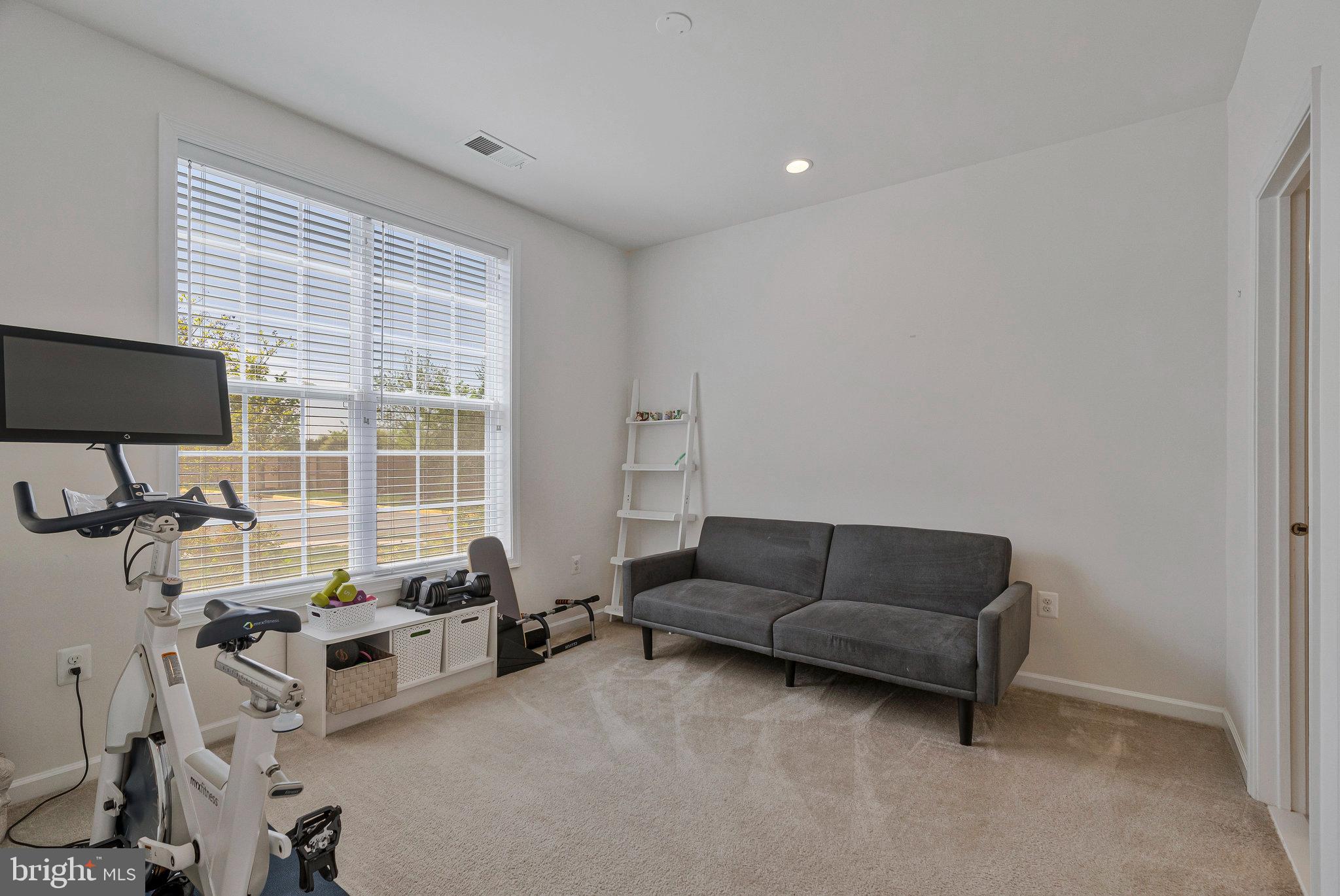 LOUDOUN VALLEY ESTATES 2 - Residential Lease