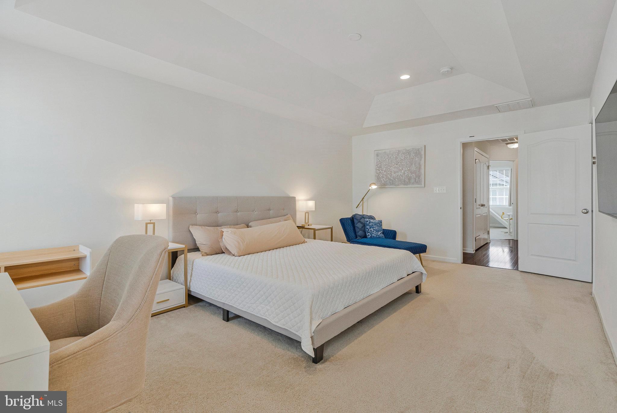 LOUDOUN VALLEY ESTATES 2 - Residential Lease