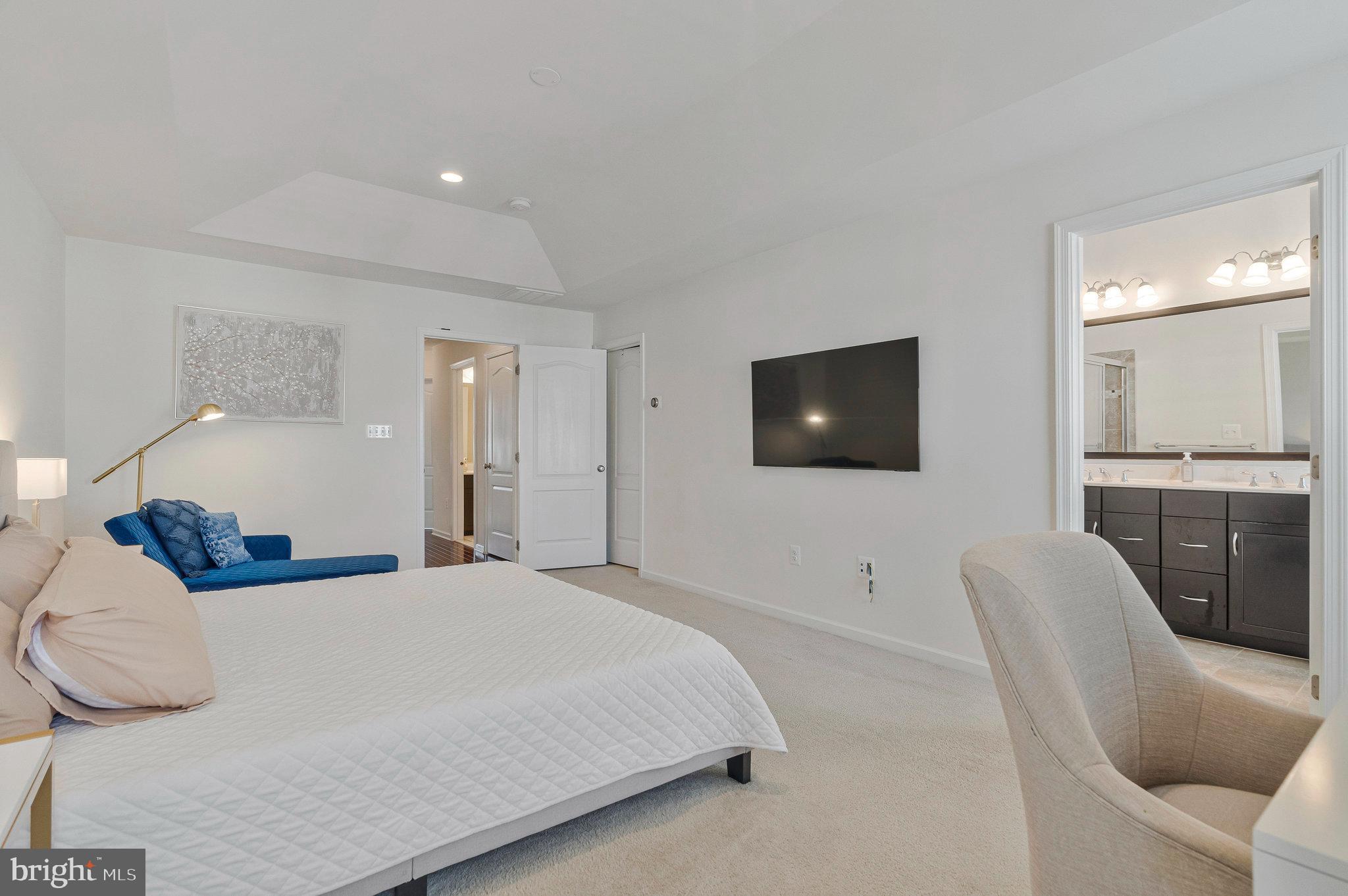 LOUDOUN VALLEY ESTATES 2 - Residential Lease