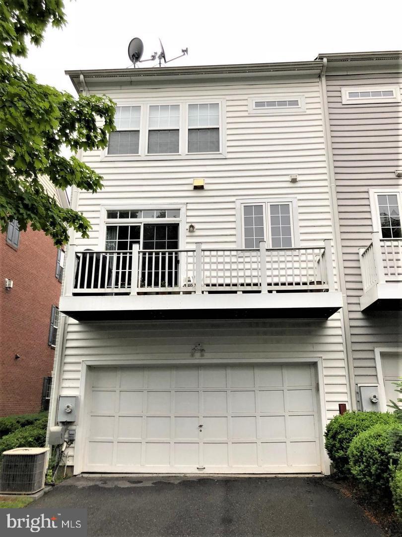 KING FARM BAILEYS COMMON - Residential Lease