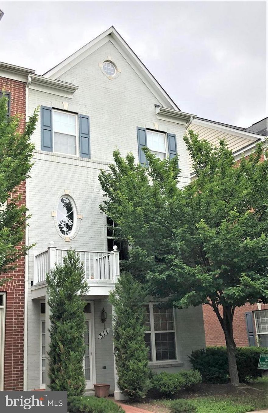 BEAUTIFUL TOWNHOME LOCATED IN KINGFARM. 3 BR 2 FULL BATH & 2 HALF BATH. HARDWOOD FLOOR IN MAIN LVL. UPGRADED Kitchen WITH GRANITE COUTERTOP OVERLOOKING FAMILY ROOM WITH PATIO DOOR TO ACCESS DECK.2 ATTACH CAR GARAGE. WALK OR SHUTTLE BUS TO METRO. WITH EASY ACCESS TO 355, 270, 370.