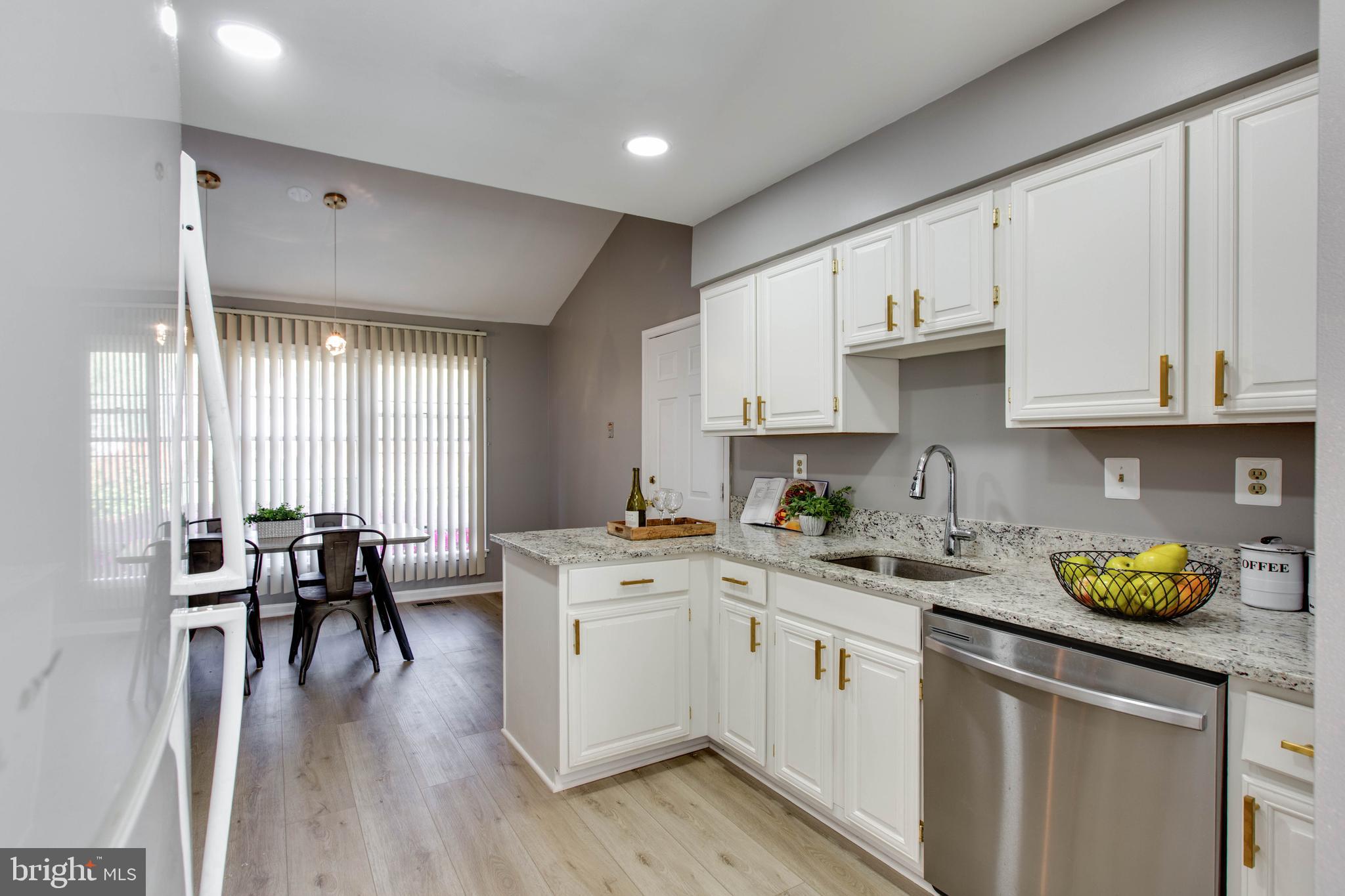NAPLES MANOR - Residential