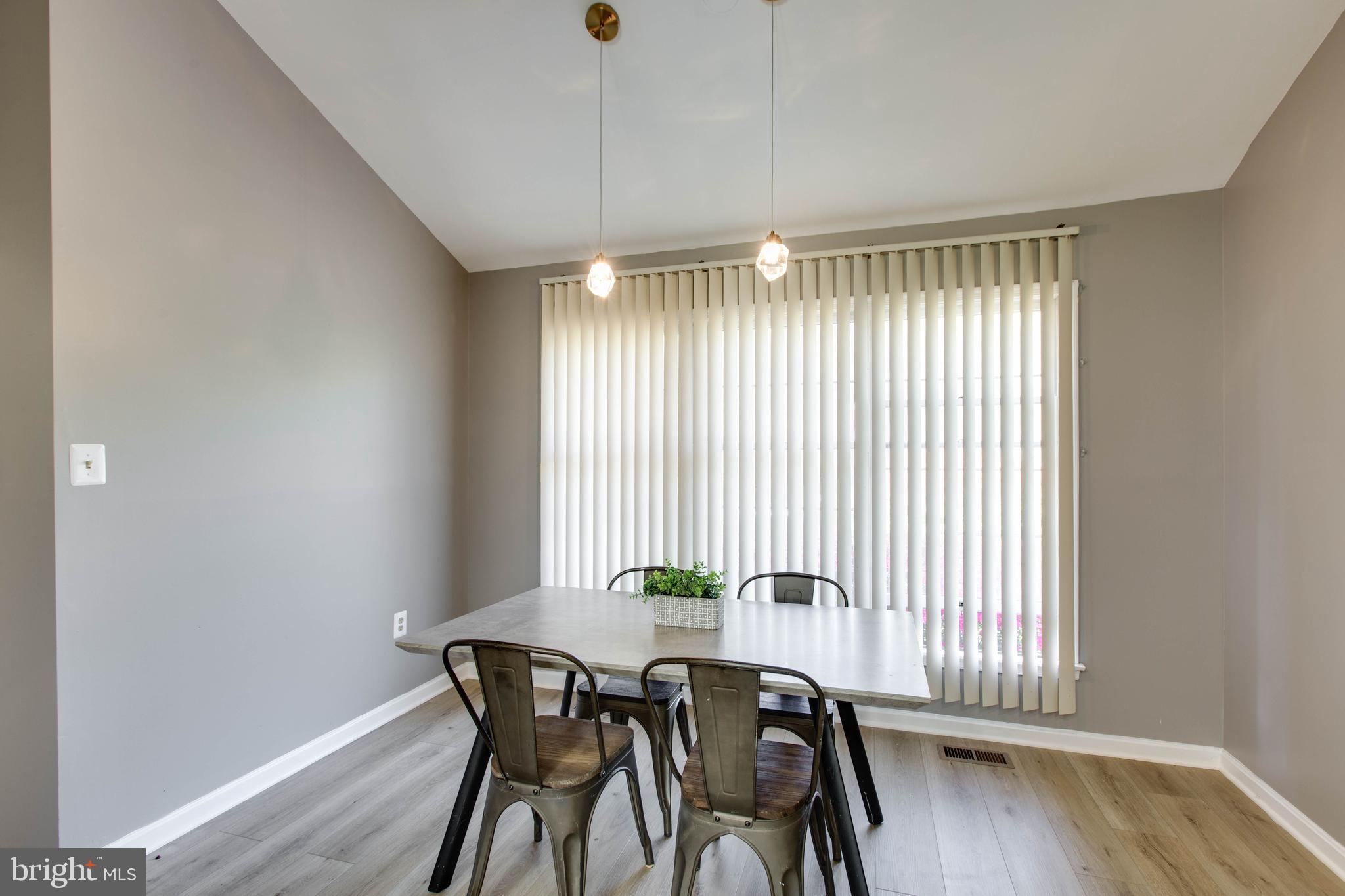 NAPLES MANOR - Residential