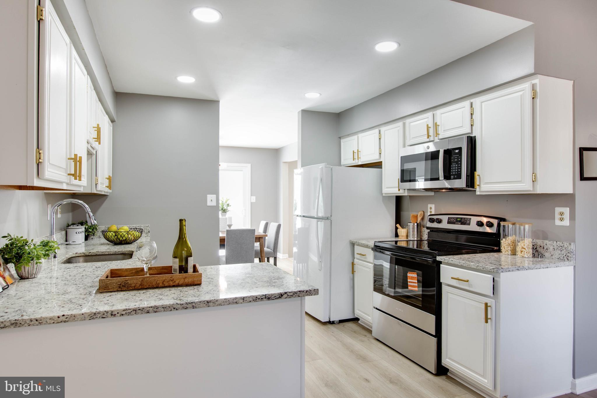 NAPLES MANOR - Residential