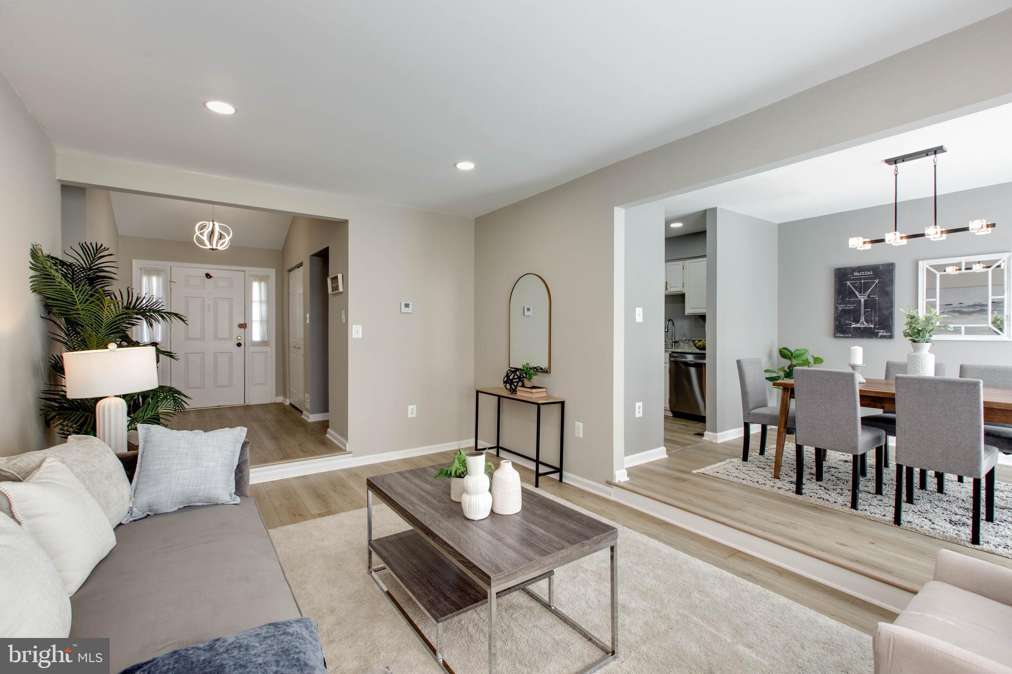 NAPLES MANOR - Residential
