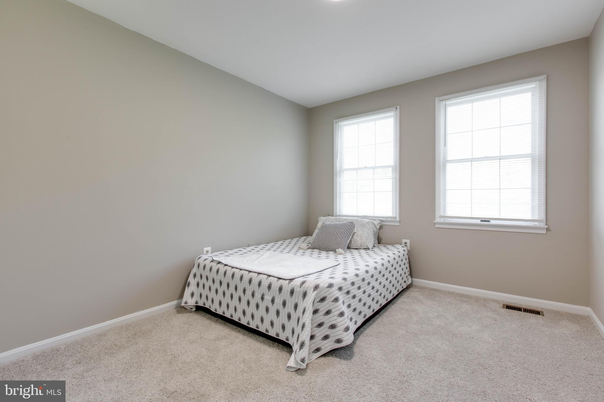 NAPLES MANOR - Residential