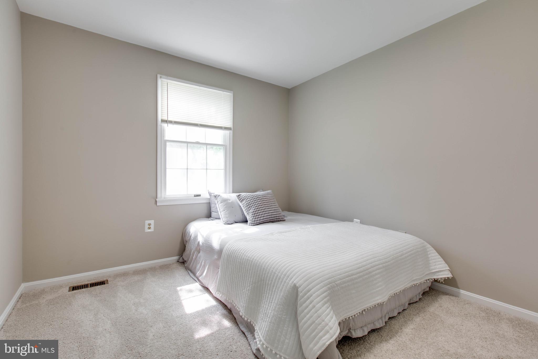 NAPLES MANOR - Residential