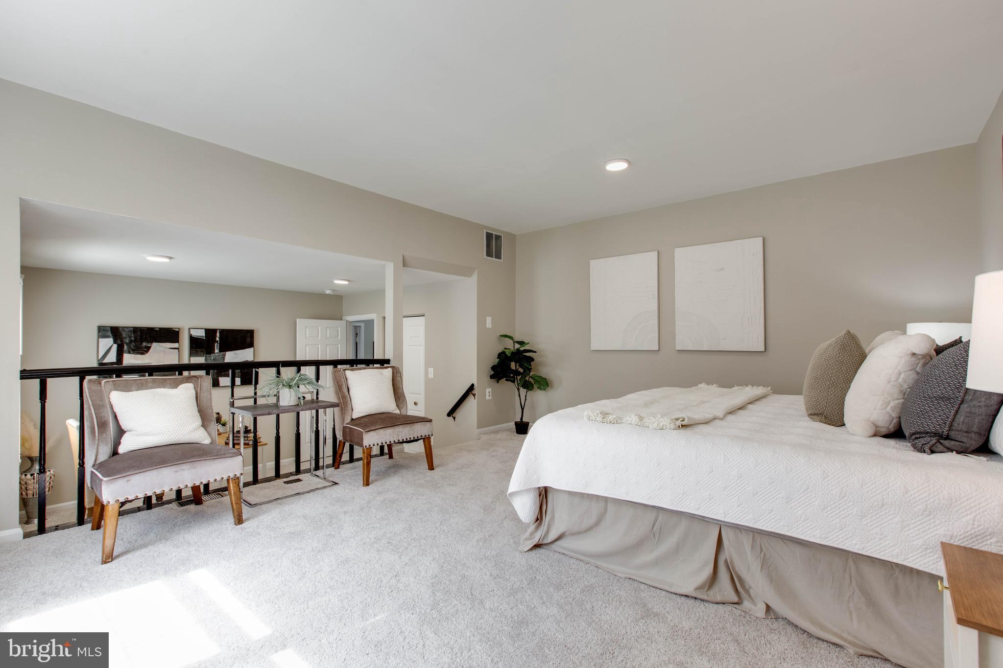 NAPLES MANOR - Residential