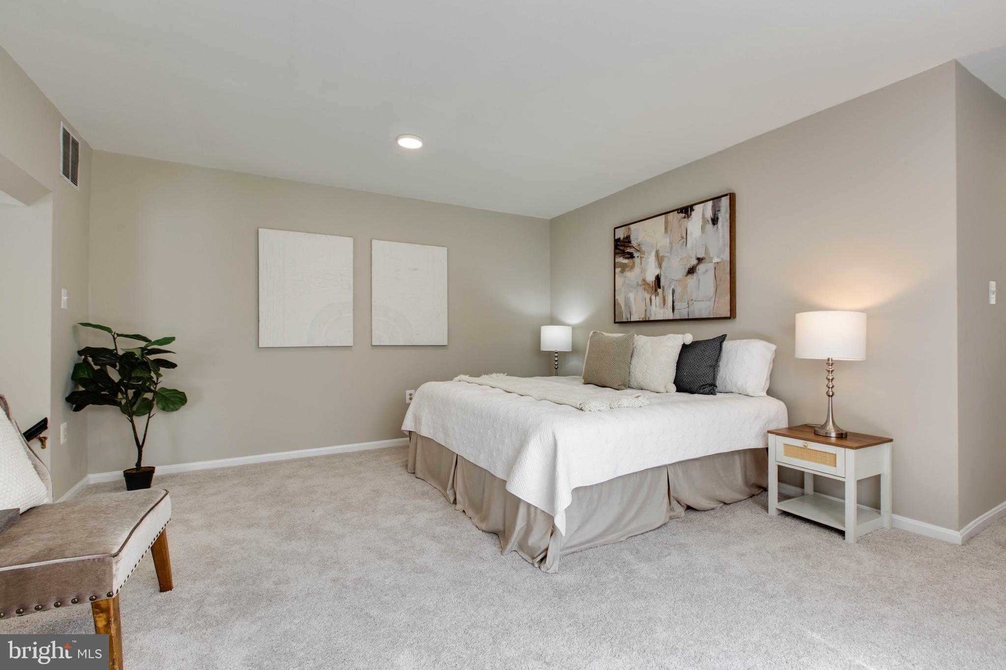 NAPLES MANOR - Residential